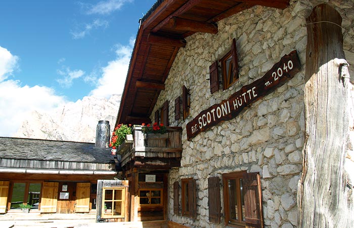 Hütte